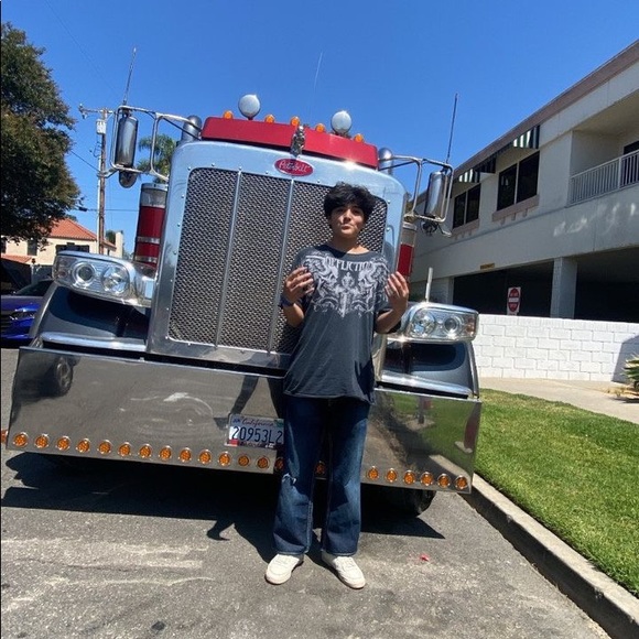 Meet your Posher, Chris - Picture 1 of 3